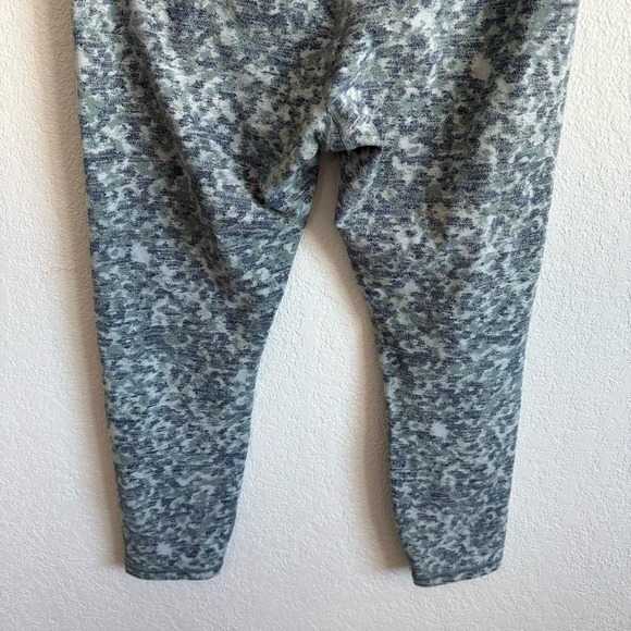 Athleta Elation Textured High-Rise 7/8 Tight Leggings Meadow Snowfall Blue M - Picture 10 of 13